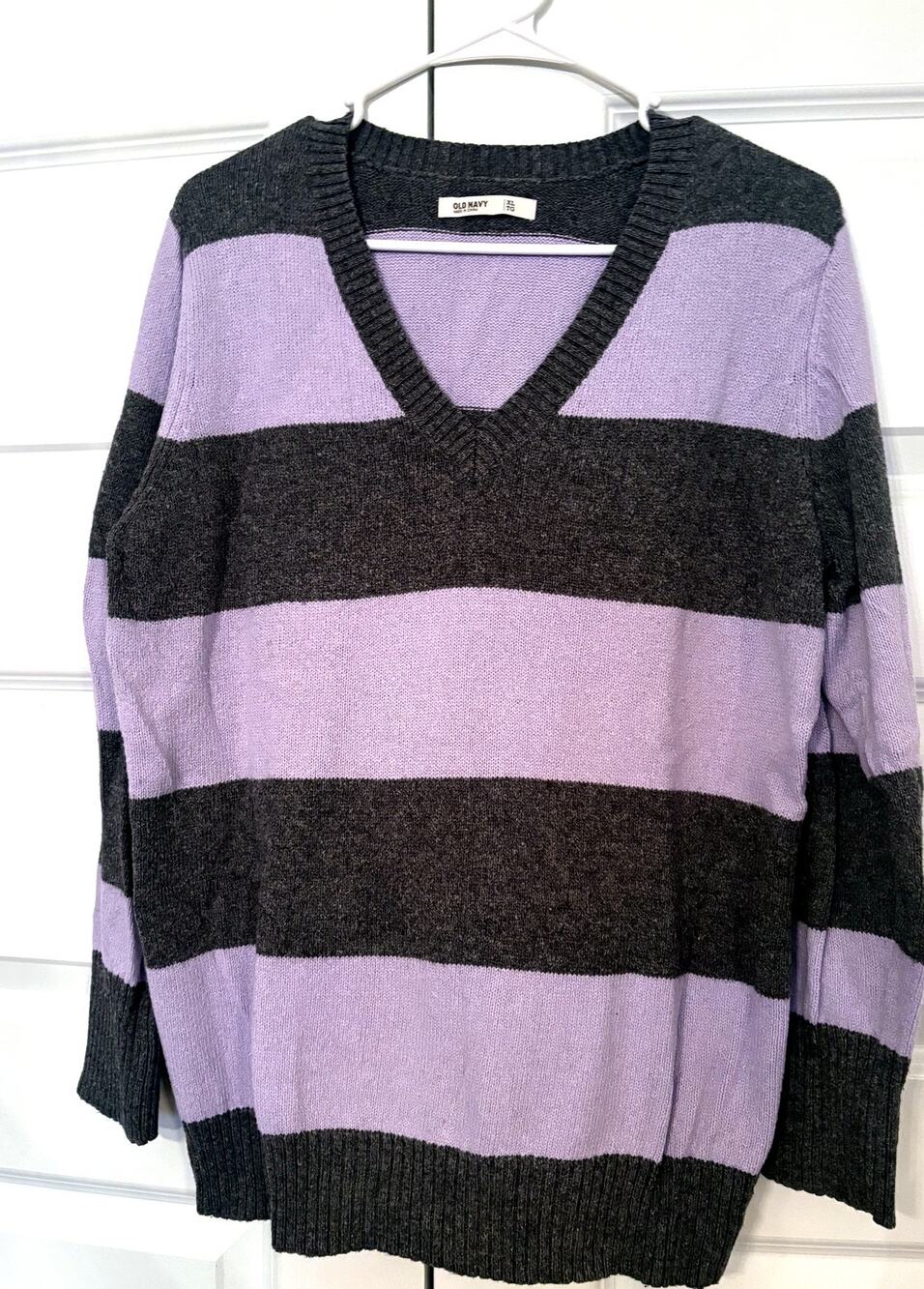 Old Navy Women’s Purple Gray Striped V-Neck Sweater Size XL